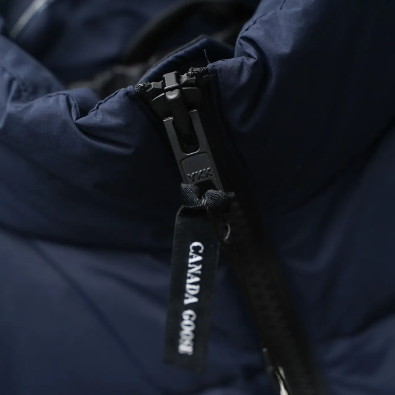 P560 CANADA GOOSE丨Canada Goose 2804 soft cloth stand-up collar down vest with chest label Color: dark blue and red label Size: XS-XXL